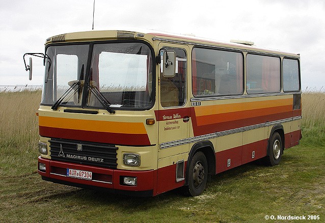 1978 Magirus-R81-Reiseb-beige-Unterk-weinrot