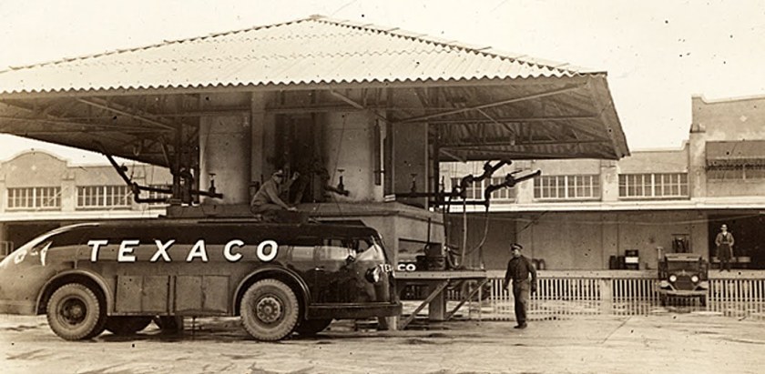 1934 Diamond T loading-a-ddodle-bug-feb-1934-in-San-Antonio