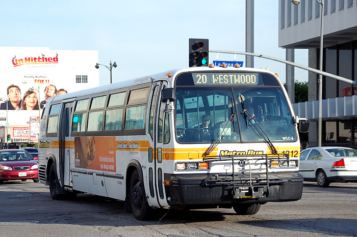 16 Los_Angeles_metro-bus_number_1312