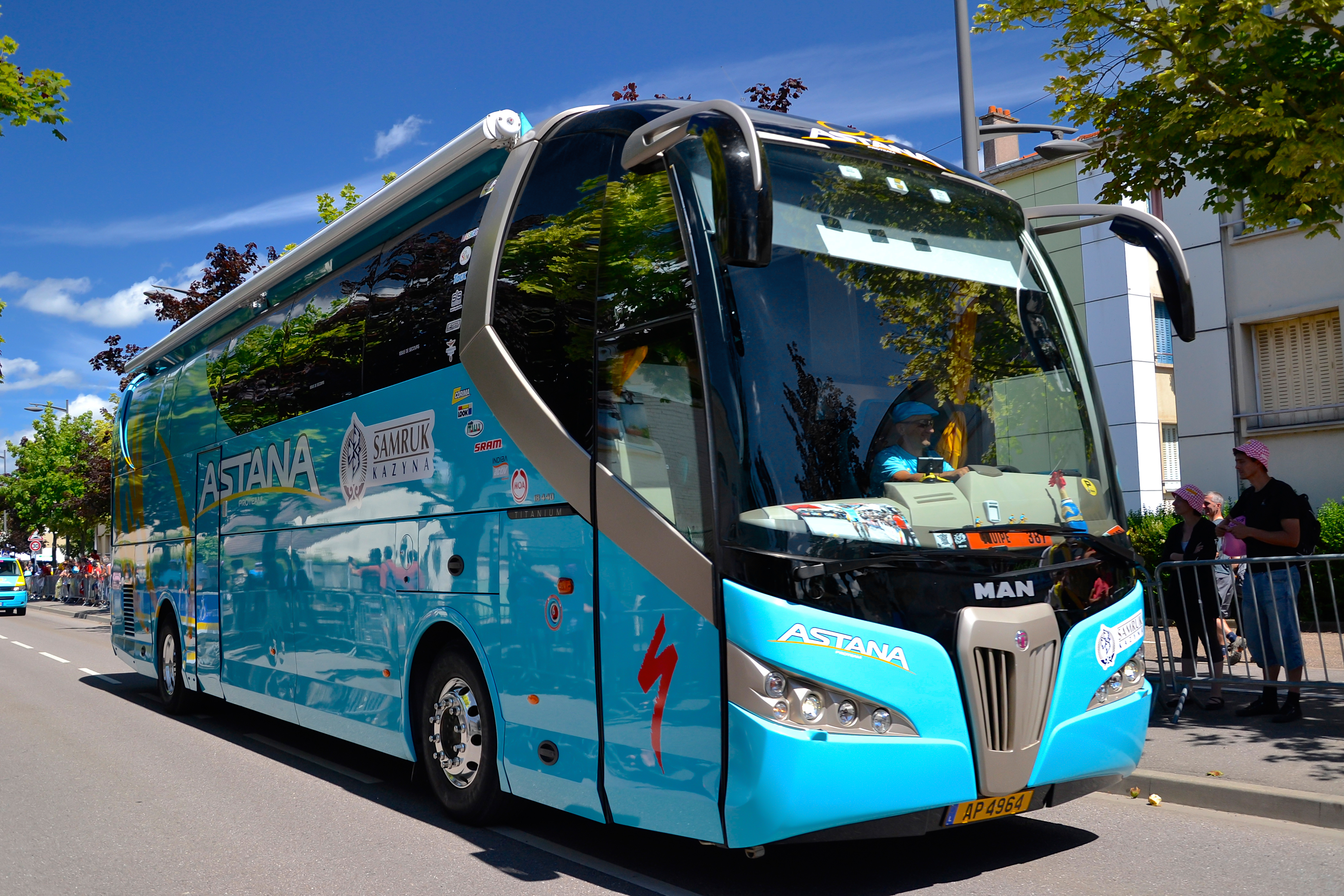 Туристические автобусные туры. Автобус man noge Bus. Noge Titanium. Крутые туристические автобусы. Европейские туристические автобусы.