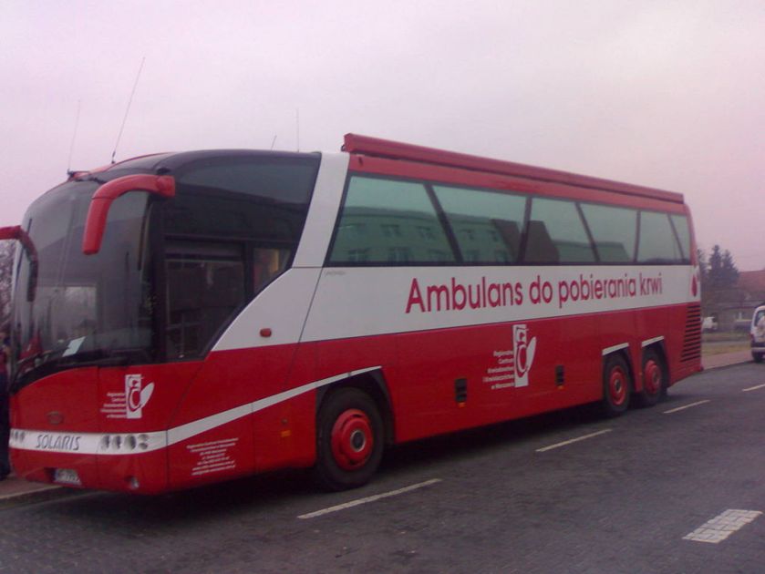 41 Special version of Solaris Vacanza 13 als mobiele bloed donatiemobiel in Grodzisk Mazowiecki Ambulance