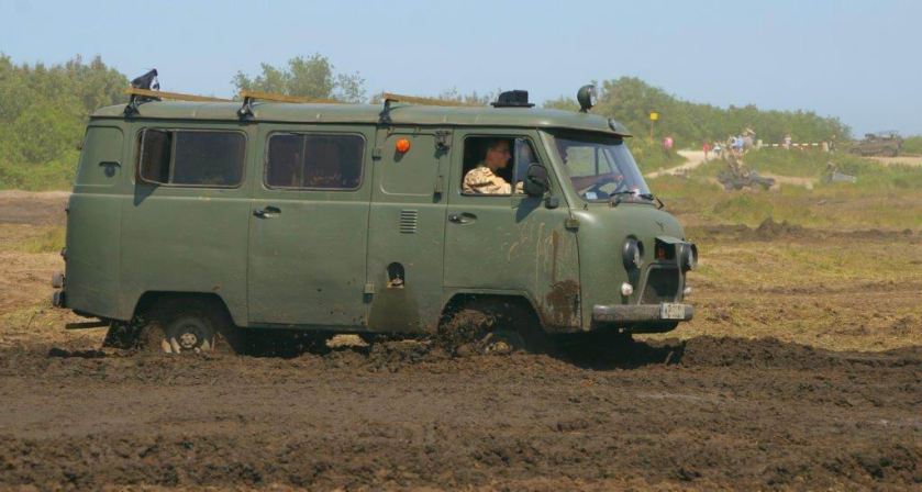 UAZ-452 mud