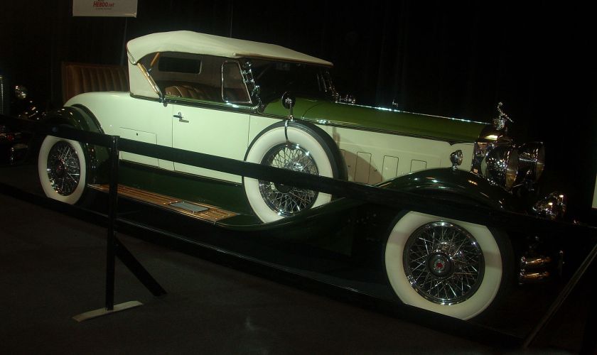 1930 Packard Deluxe Eight roadster