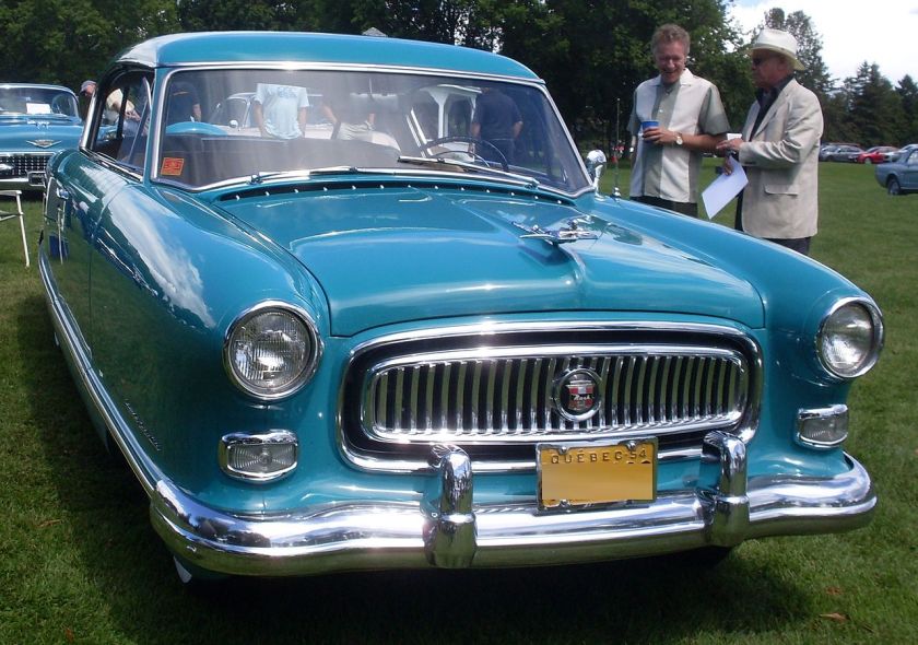 1954 Nash Ambassador Super Sedan. Grunddesign von 1952 mit etwas Beteiligung von Pininfarina am Entwurf
