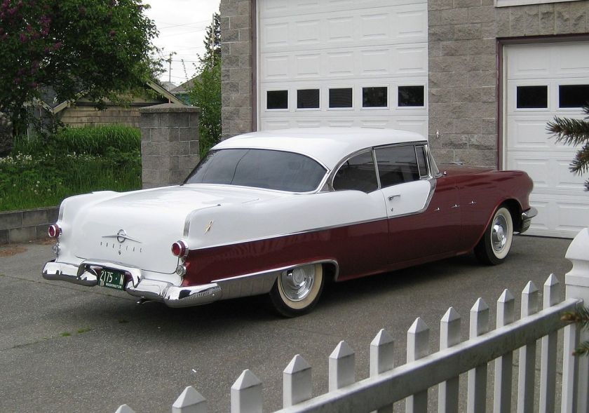 1955 Pontiac Star Chief Catalina Hardtop mit fast identischer Farbtrennung wie beim Packard Clipper