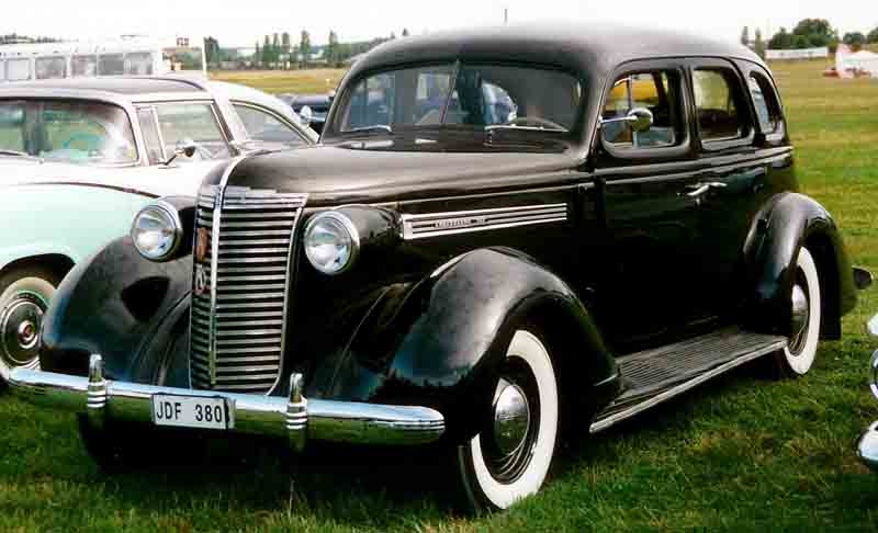 1938 Nash 3828 Ambassador 4-Door Sedan