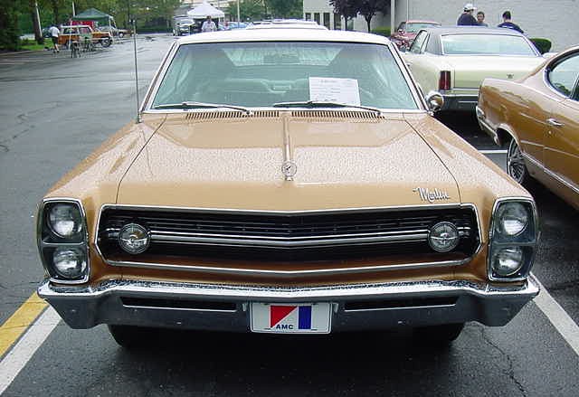 1967_AMC_Marlin_two-door_fastback_sungold_and_white-Front