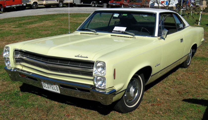 1968_AMC_Ambassador_yellow_2-door