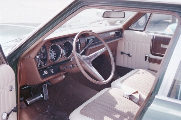 1969_AMC_Ambassador_SST_sedan_green-i