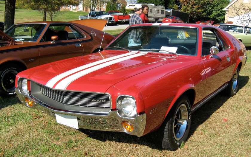 1969_AMC_AMX_red_with_white_stripes