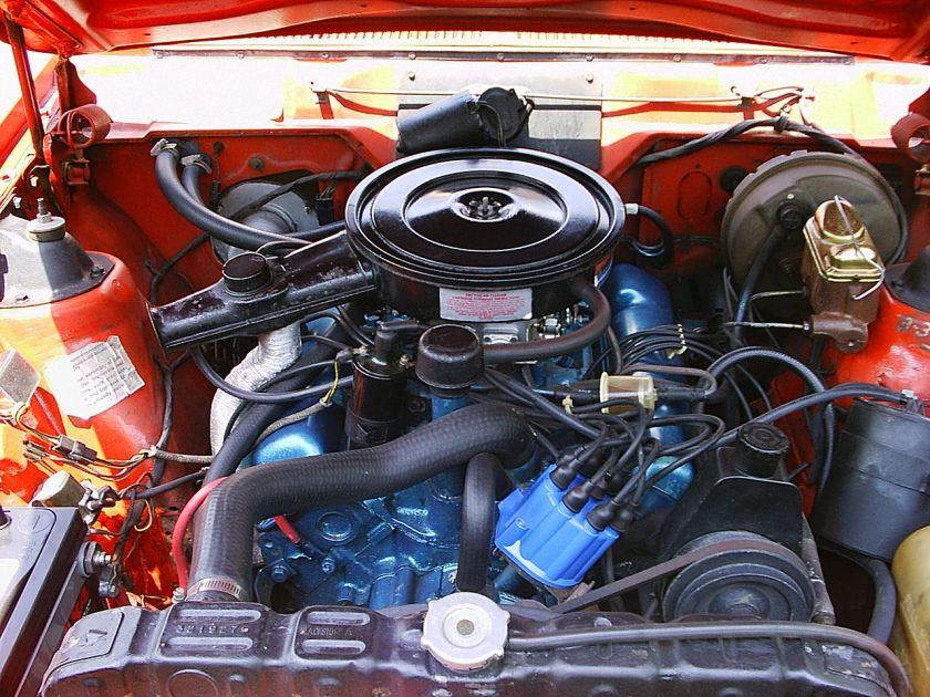 1973_Hornet_hatchback_V8_red_eng