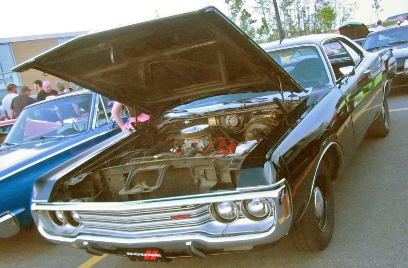 '1971 Dodge_Polara_Coupe_(Auto_classique_Bellepros_Vaudreuil-Dorion_'11)