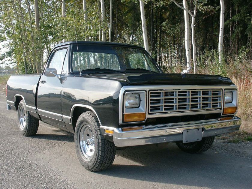 1983 Dodge Ram D150 shortbed Sweptline