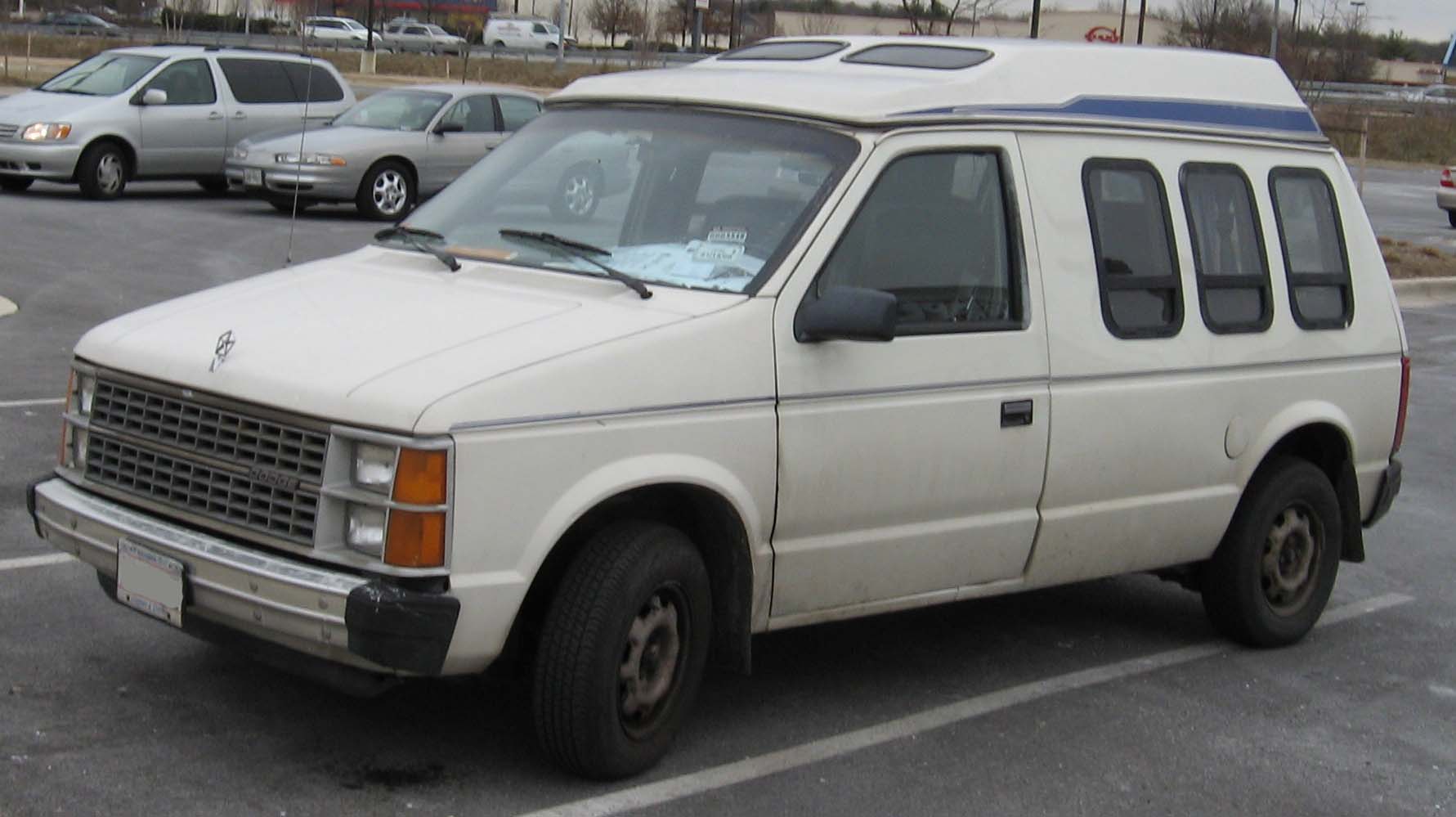 Караван 15. Dodge Caravan III 1995 – 2000. Dodge Caravan 1990. Додж Караван 1 поколение. Додж Караван 1 поколение 1990.