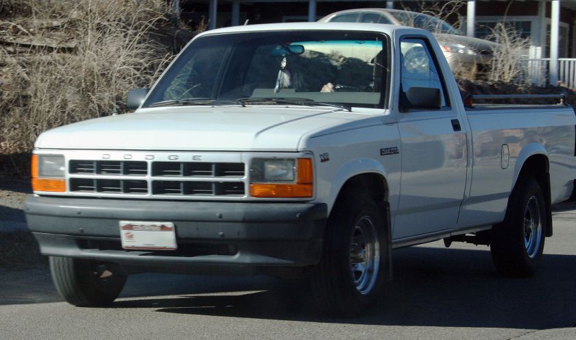 1991 Dodge Dakota with sealed-beam headlights