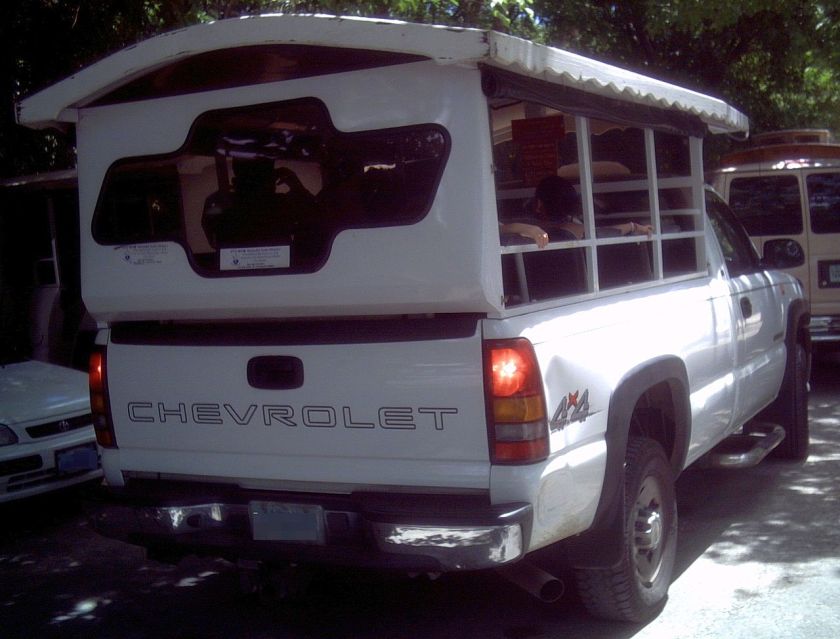 Chevrolet_Silverado_GMT800_Taxi_--_Rear