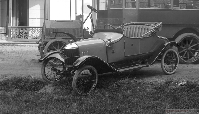 1914 AC Ten horsepower open two seater 4-wheeled car