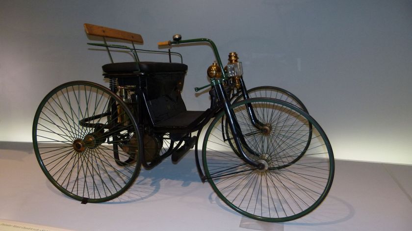 1889 Daimler Stahlradwagen - 1,5 PS, 18 km-h - Mercedes-Benz-Museum, Stuttgart, Bad Cannstatt
