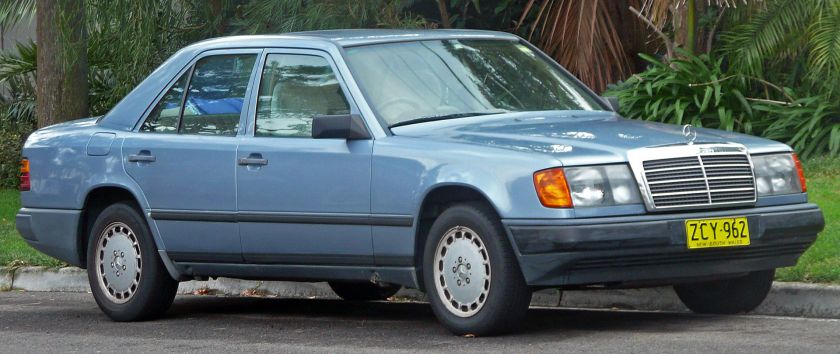1986-1989_Mercedes-Benz_300_E_(W124)_sedan_01