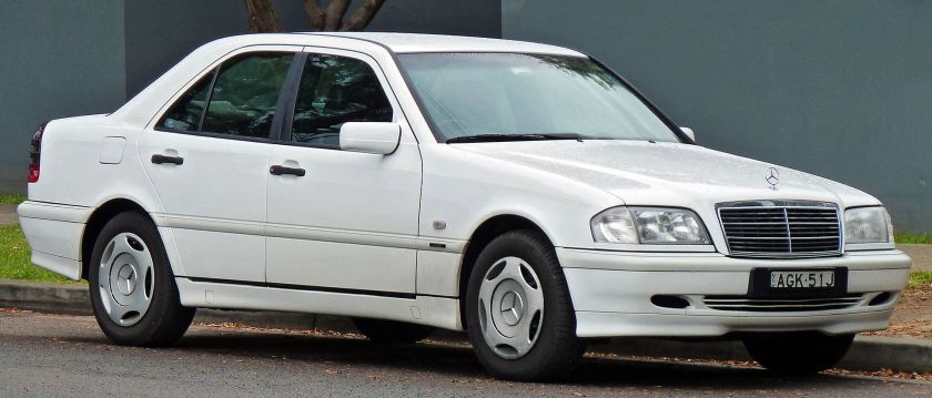 1995 Mercedes-Benz_C_200_(W202)_Classic_sedan_01