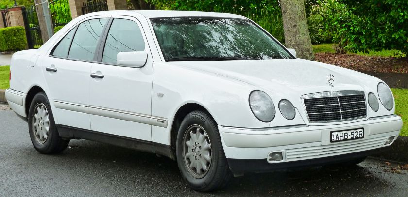 1998–03 Mercedes-Benz E 240 (W210) Elegance sedan