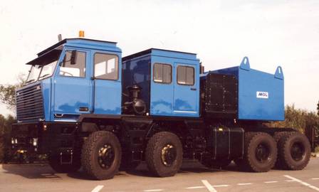 With a 450 bhp Cummins KT19 and Clark drivetrain, the 8×8 MOL TG 250 pulls 200 tonnes